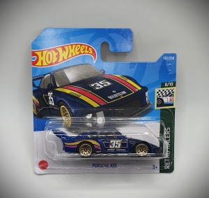 PORSCHE 935