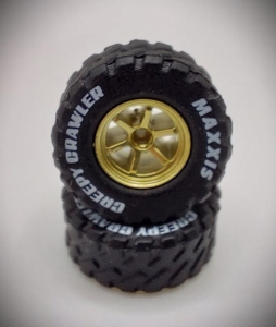 Koła off-road  złote 6-ramienne z oponami MAXXIS