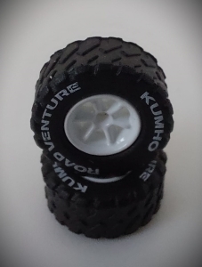 Koła off-road  białe 6-ramienne z oponami KUMHO
