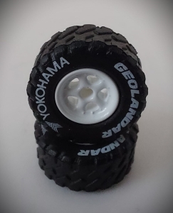 Koła off-road  białe 5-ramienne z oponami YOKOHAMA